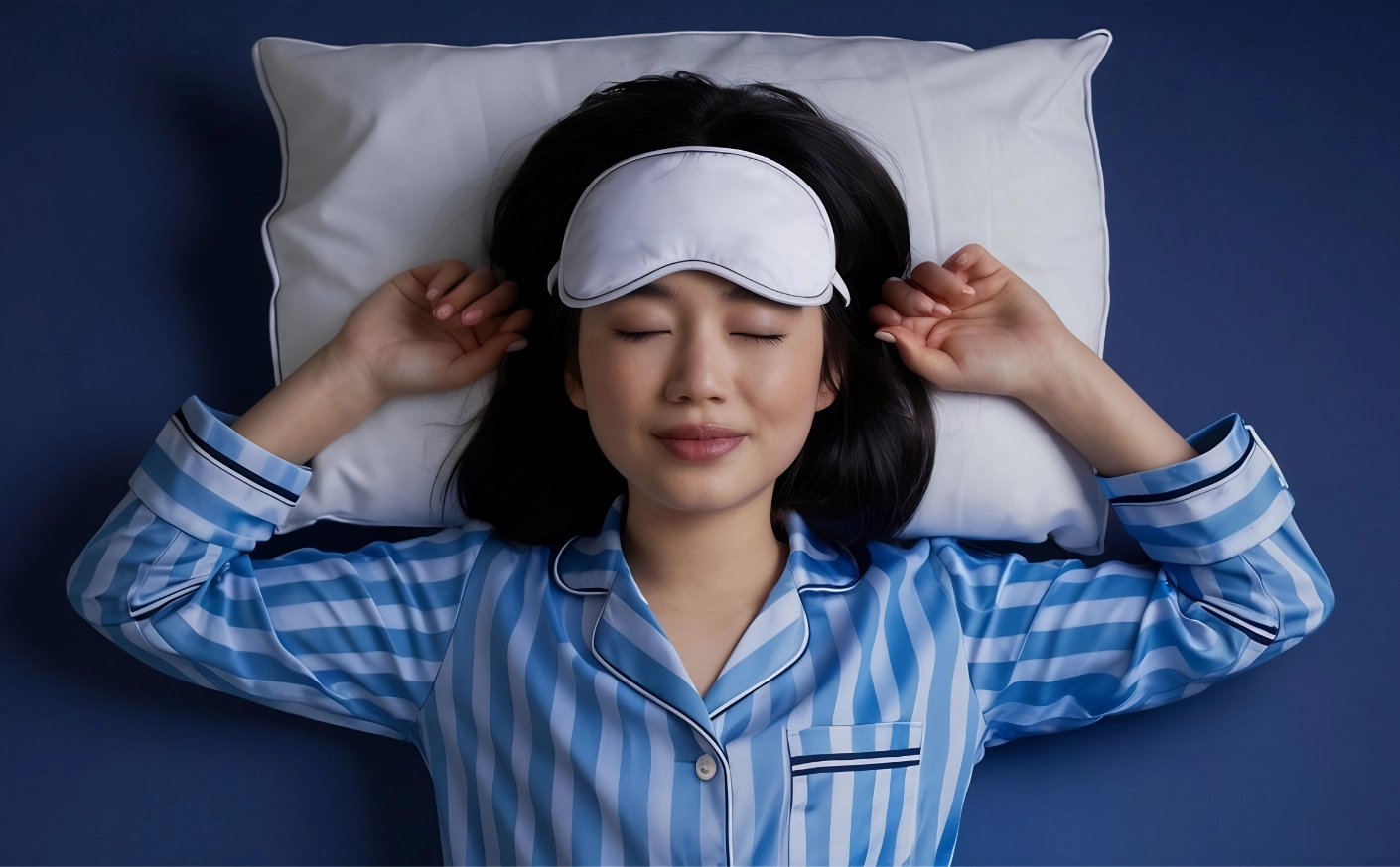 Sleep is often overlooked, yet quality sleep is the key to maintaining both physical and mental health. Good sleep hygiene boosts energy levels, reduces stress, and helps maintain a well-balanced life. Here are six essential tips to improve your sleep quality.